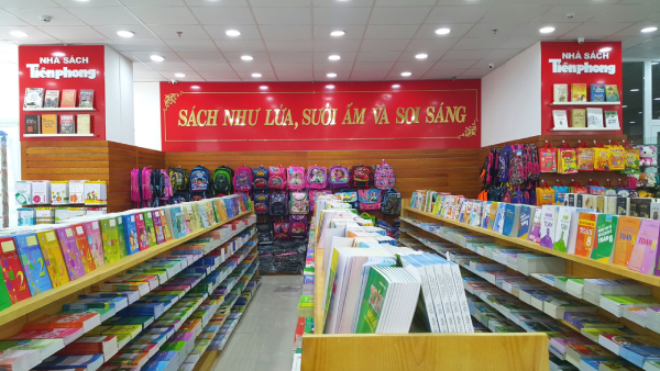 Nhà sách Tiền Phong - 3. Dịch vụ khách hàng chuyên nghiệp Nhà sách Tiền Phong - 3. Dịch vụ khách hàng chuyên nghiệp