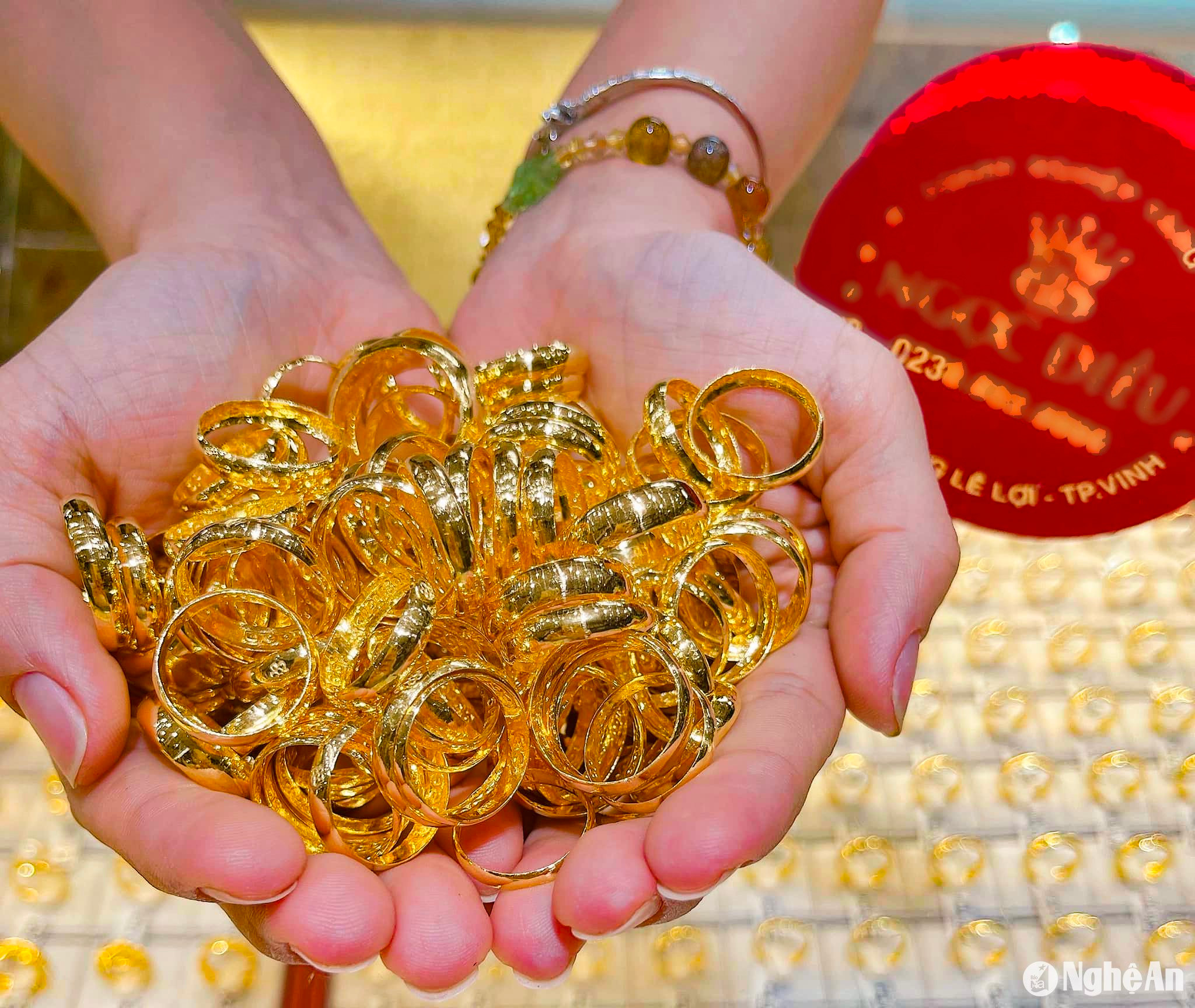 Hội Kim Hoàn Cà Mau - Phân biệt vàng 9999, 24K, 18K, vàng tây Hội Kim Hoàn Cà Mau - Phân biệt vàng 9999, 24K, 18K, vàng tây